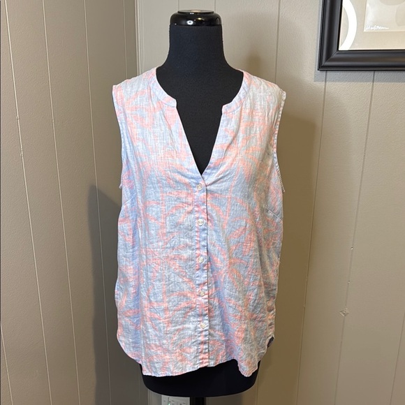 Tommy Bahama Tops - Tommy Bahama Women’s Medium Pink and White Button-Up Blouse Tank